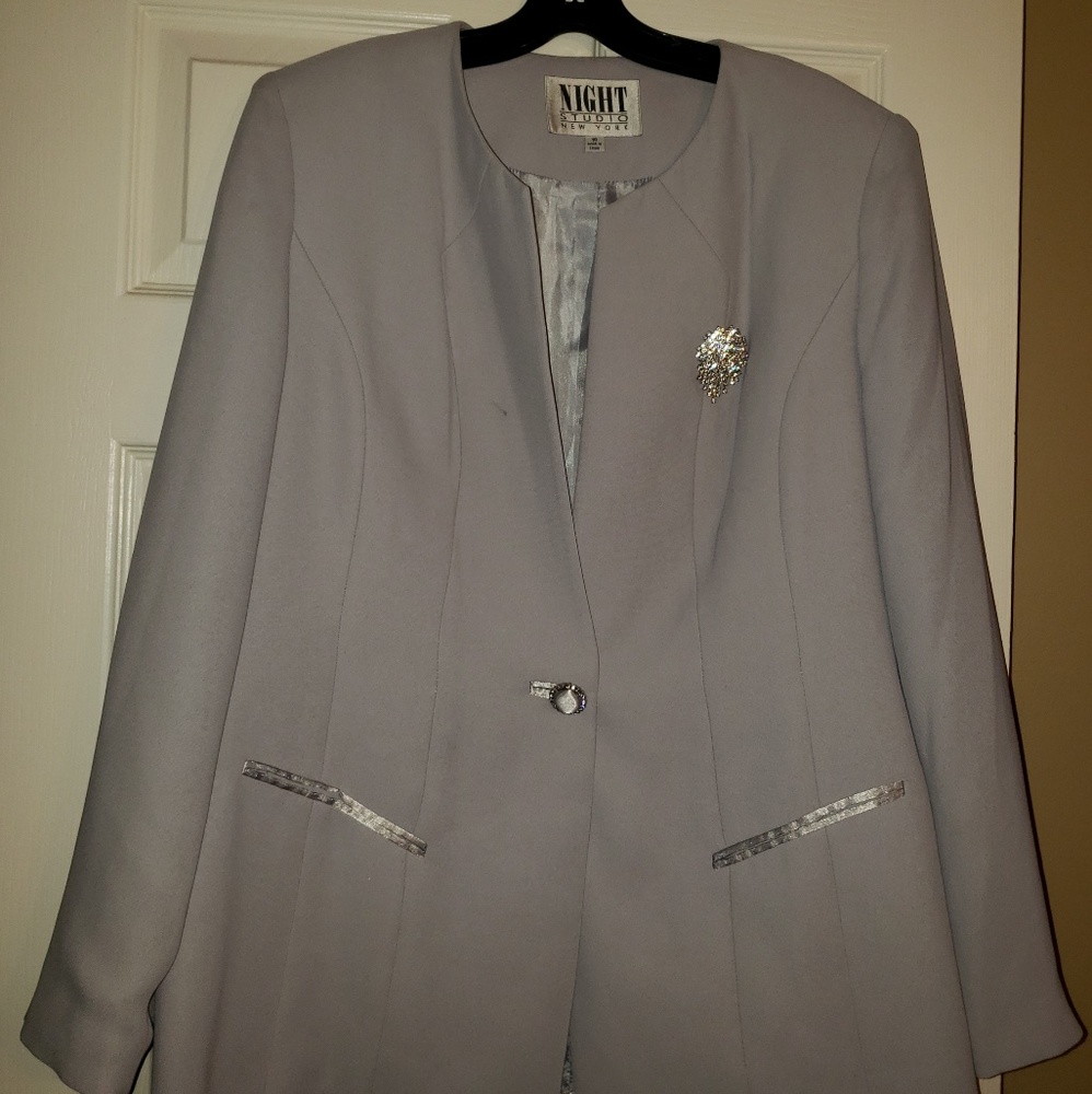 NIGHT STUDIO NEW YORK SUIT